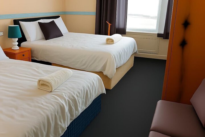 Room 10 of 33
