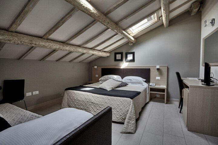 Room 11 of 74