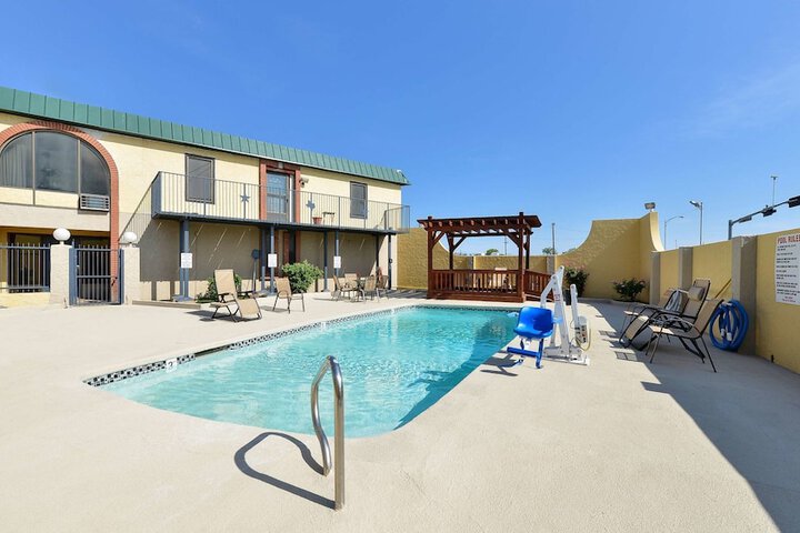 Property Grounds 17 of 17