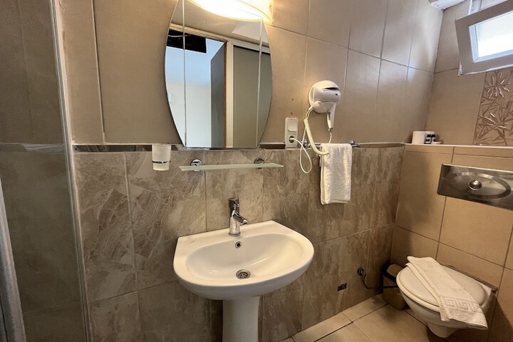 Room 10 of 17