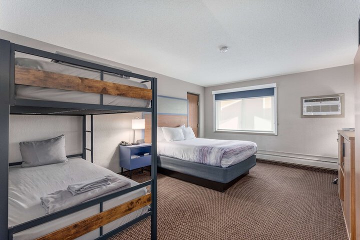 2 Queen Beds (2 of 28)