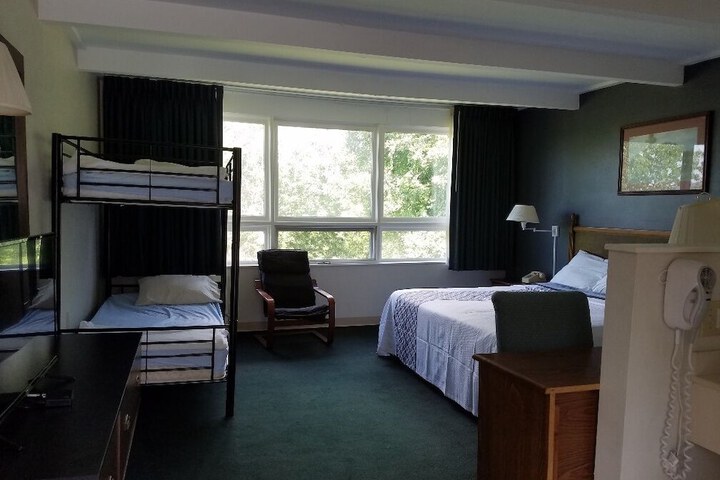 1 King Bed Scenic View (7 of 12)