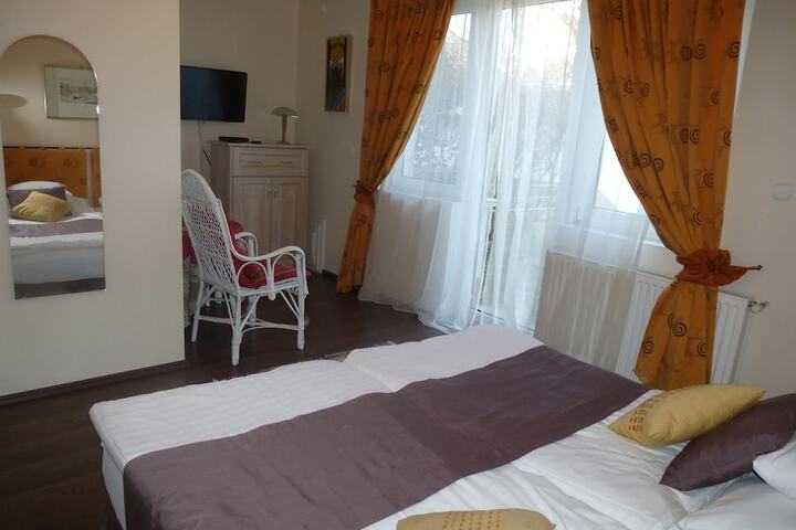Room 14 of 96