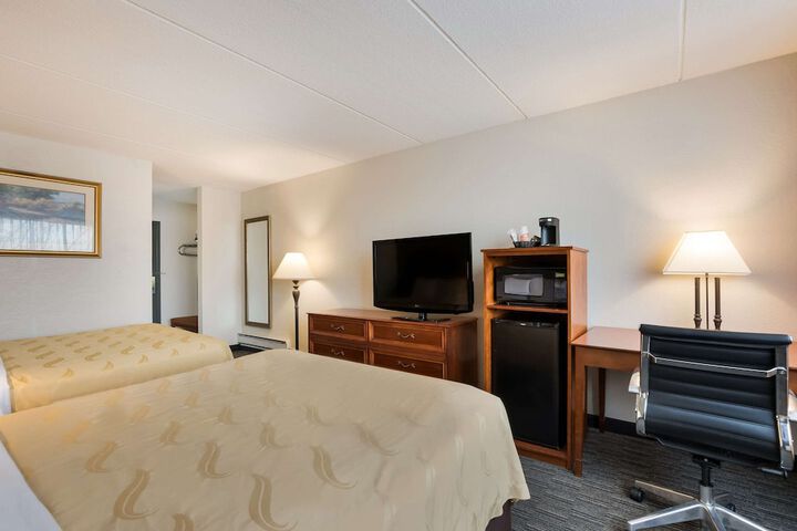 2 Queen Beds (6 of 6)
