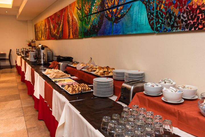 Breakfast/Coffee Service 32 of 47