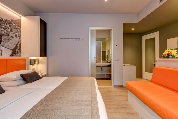 Room 7 of 113