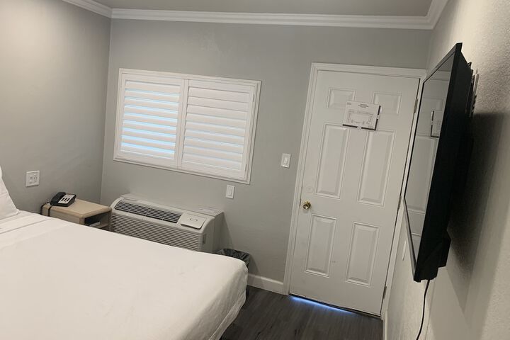 Comfort Single Queen Bed (7 of 7)