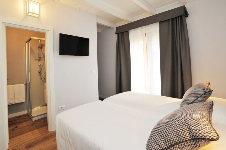 Room 16 of 61