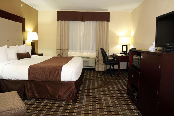 2 Queen Beds (7 of 14)