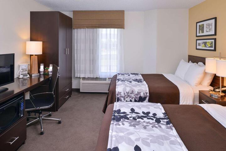 2 Double Beds (3 of 6)