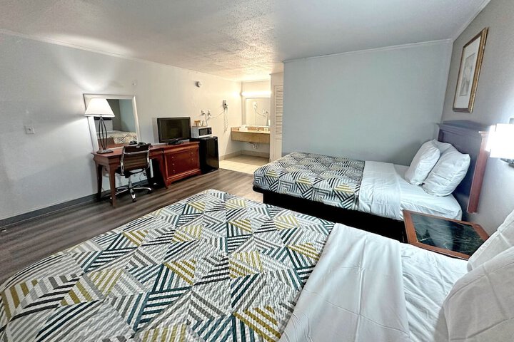 2 Double Beds (7 of 7)