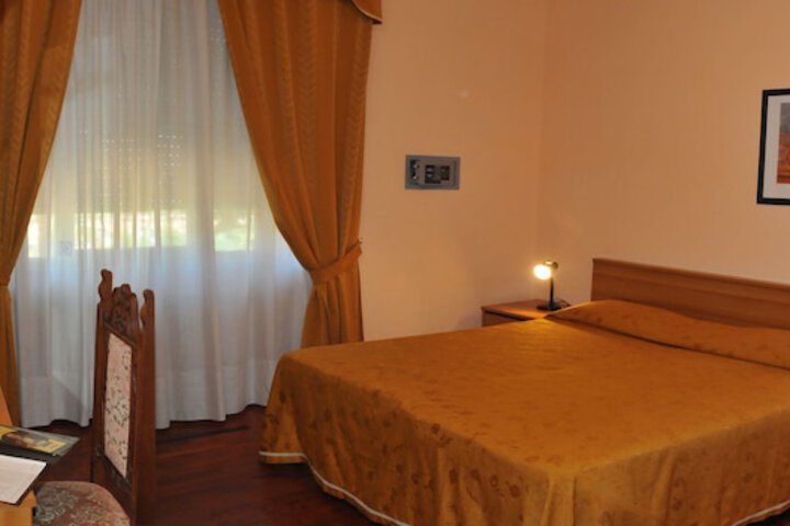 Room 10 of 39