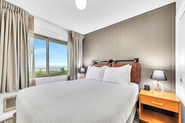 Room 28 of 220