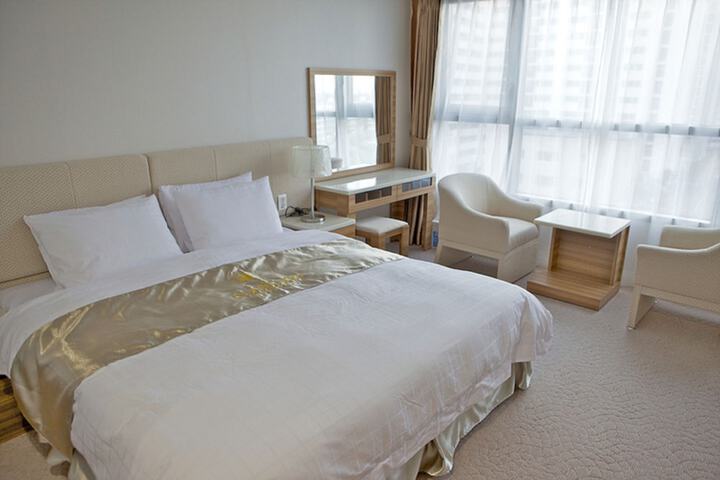 Room 5 of 48