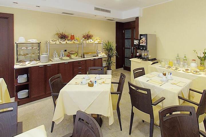 Breakfast area