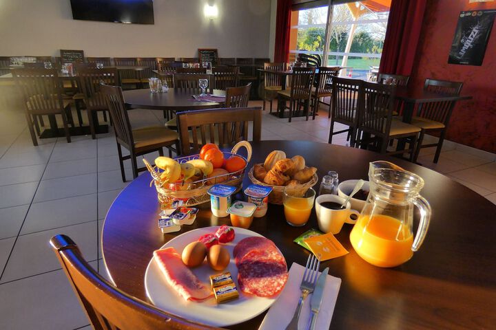 Breakfast/Coffee Service 29 of 35