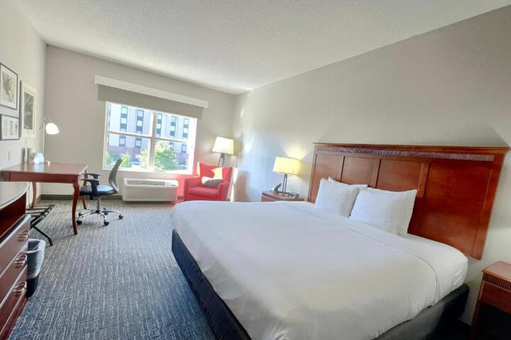 1 King Bed (11 of 13)