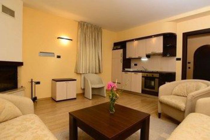 Room 16 of 28