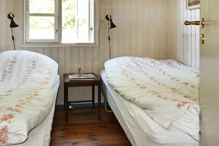 Room 5 of 11