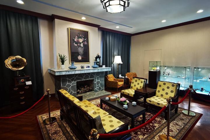 Ballroom/Hall 82 of 107