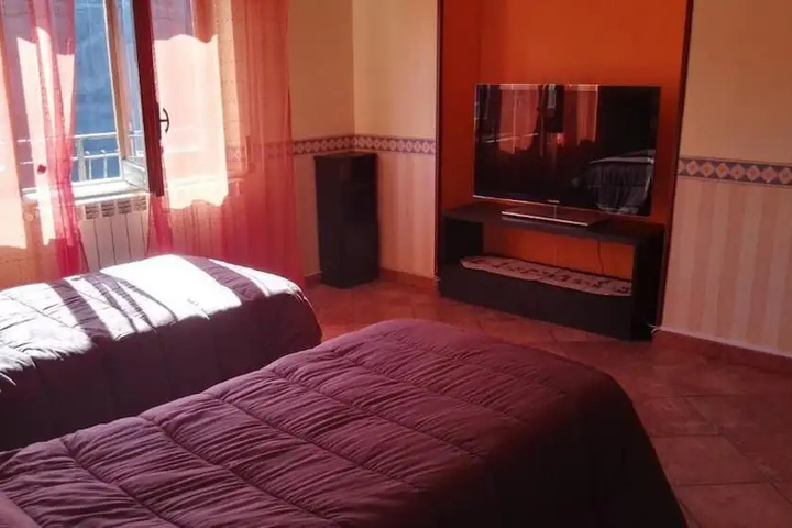 Room 2 of 16