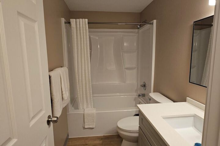 Room 10 of 16