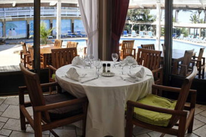 Dining 19 of 20