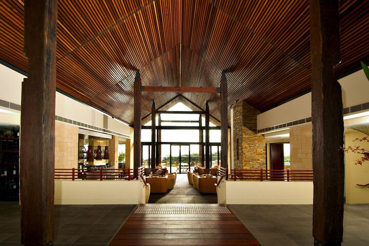 Entrance & Lobby