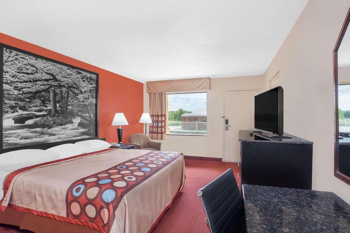 1 King Bed (8 of 9)