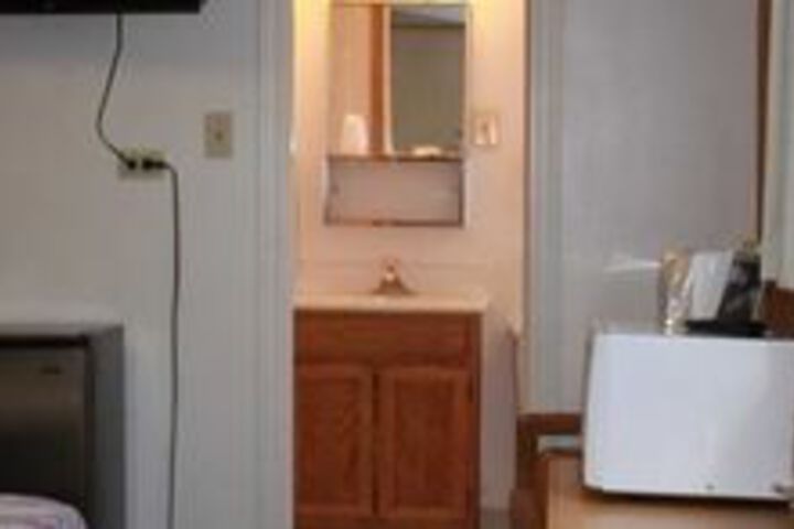 Room 4 of 13
