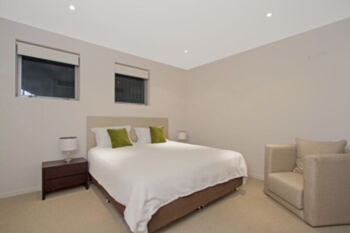 Room 5 of 10