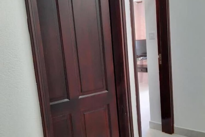 Room 10 of 16