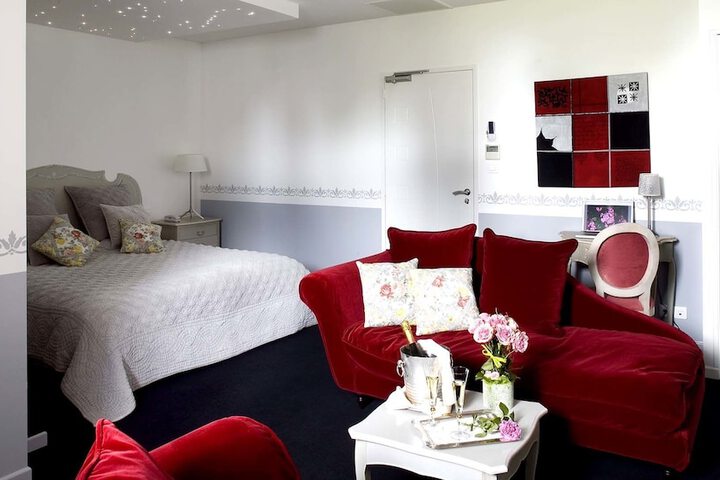 Room 10 of 68