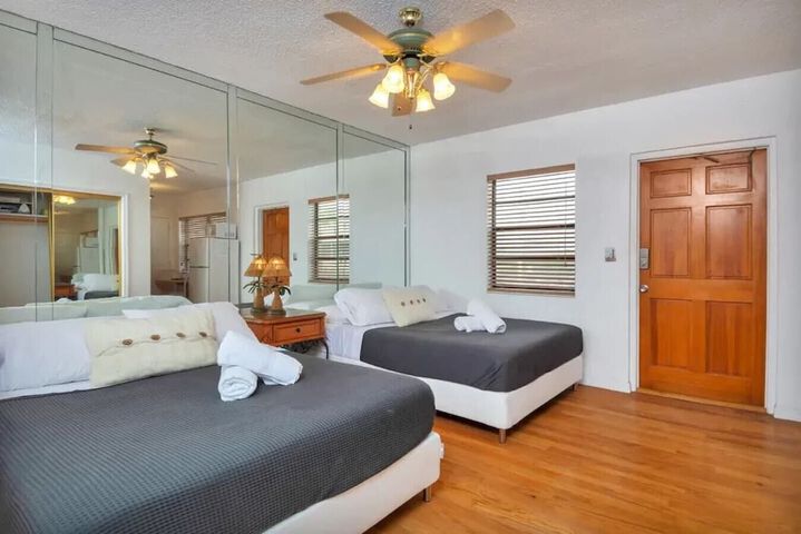 Exterior of Lovely Double Studio Hollywood Beach Free Parking