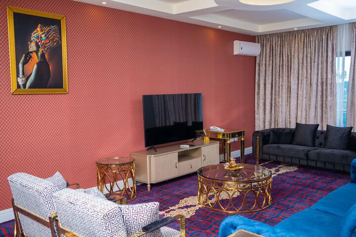 Room 12 of 28
