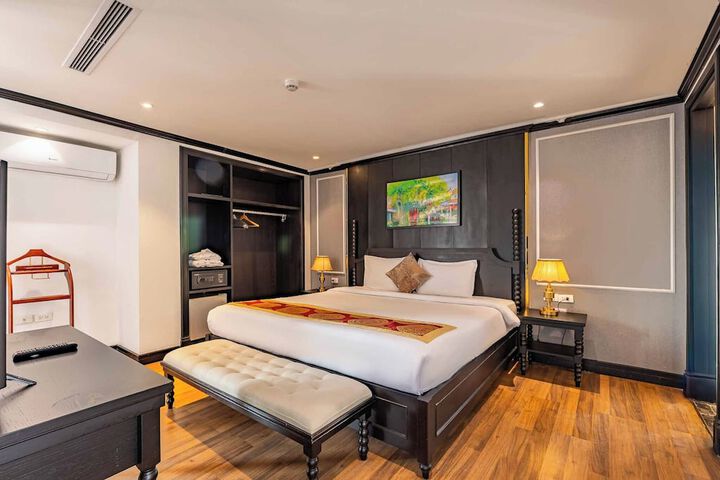 Room 8 of 65