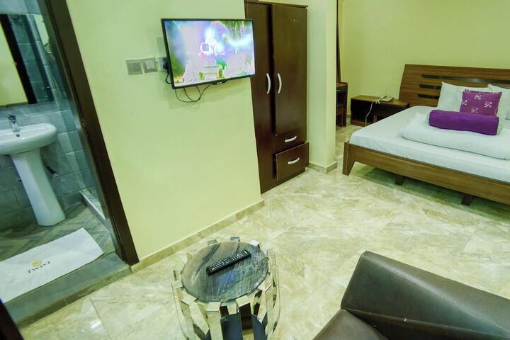 Room 9 of 30