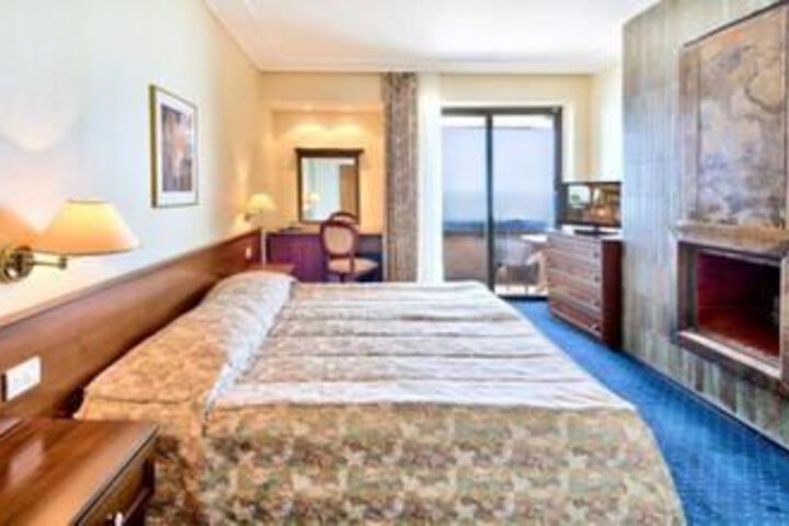 Room 10 of 38
