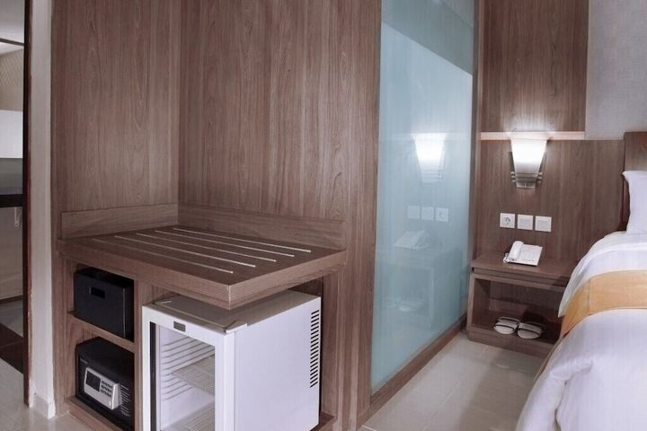 Room 10 of 19