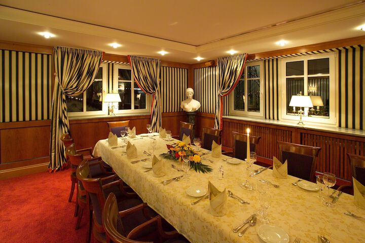 Ballroom/Hall 32 of 47