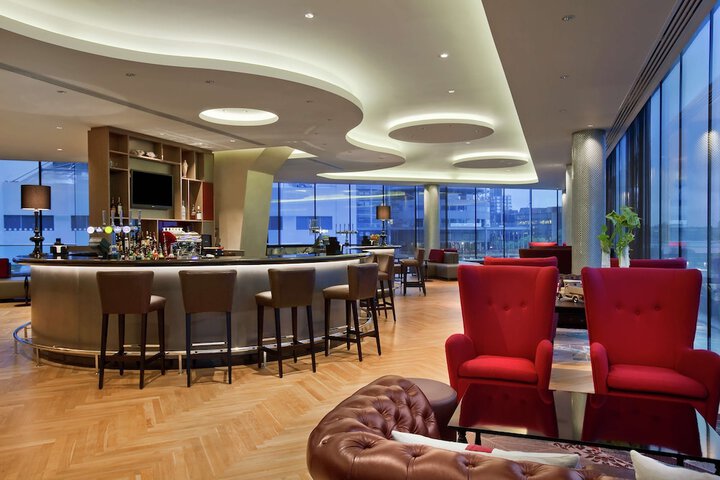Lounge 78 of 103