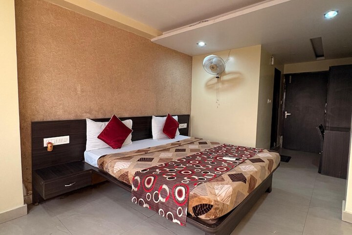 Room 9 of 28