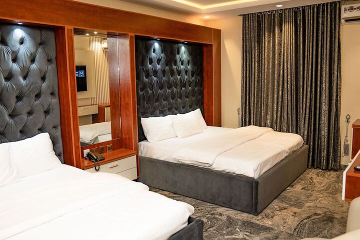 Room 3 of 28