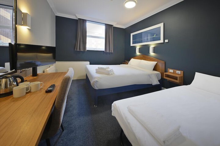 Room 17 of 36