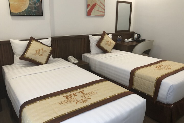Room 8 of 17