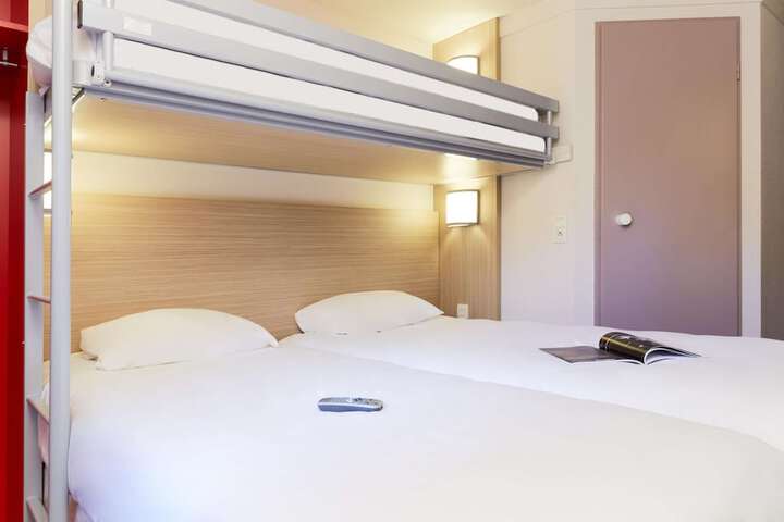 Room 12 of 28