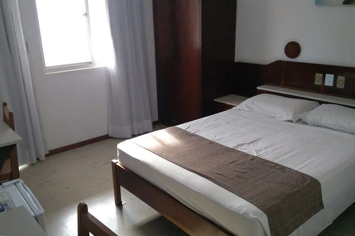 Room 4 of 10