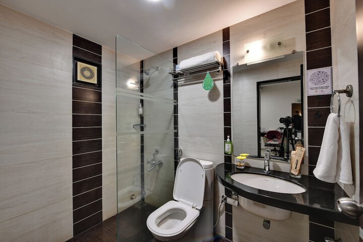 Room 16 of 25