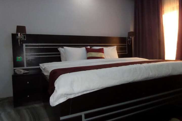 Room 16 of 35