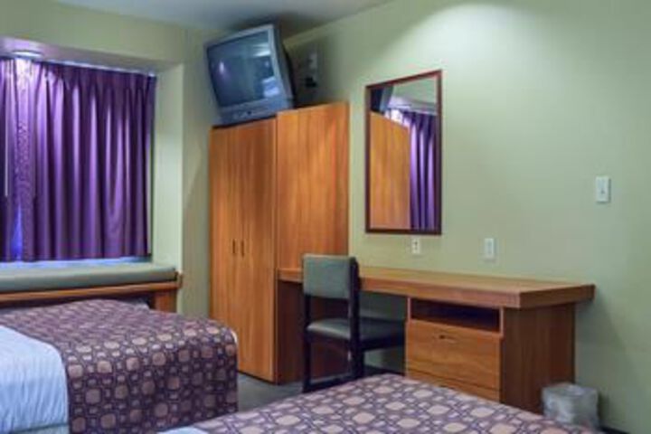 Room 9 of 30